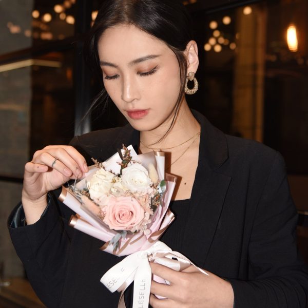Mini Preserved Rose Bouquet - Baby Pink & White - Image 4
