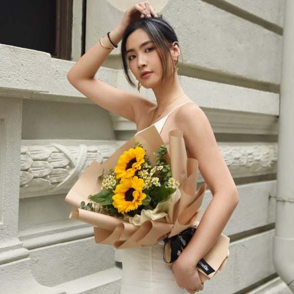 Fresh Flower Bouquet - Classic Sunflowers (M) - Image 2