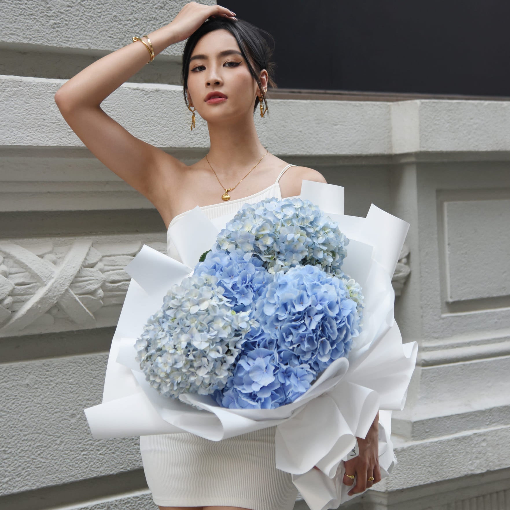 Fresh Flower Bouquet - Azure Blue Hydrangea (L) - Image 2